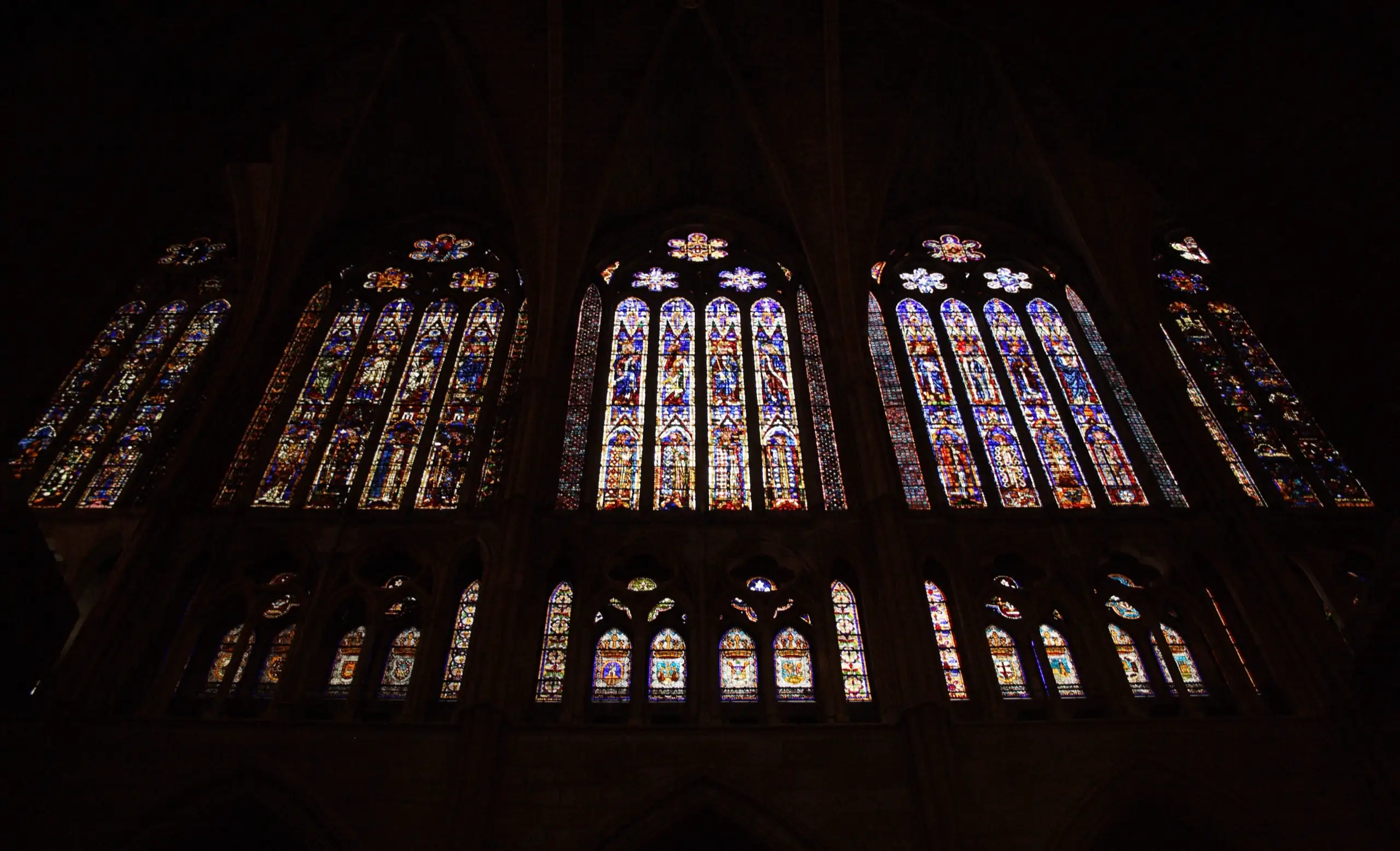 The stained glass of León cathedral, the Pulchra Leonina