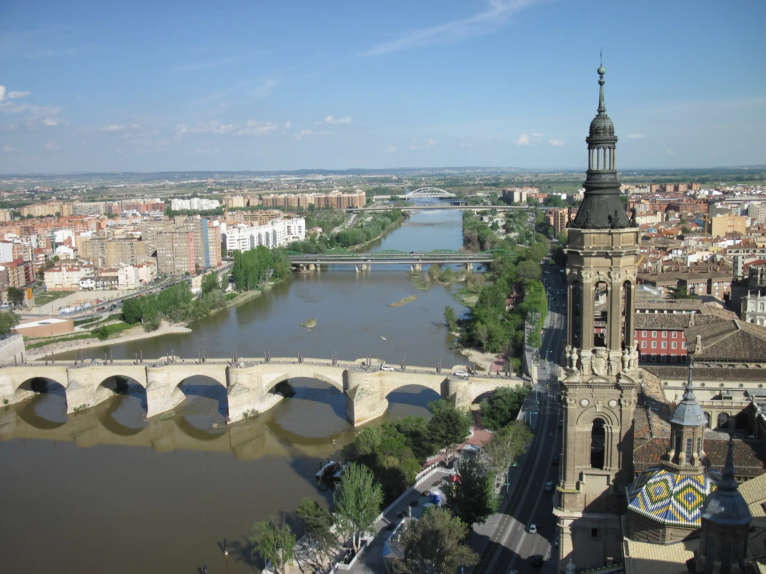 The Basílica del Pilar on the bank of the Ebro